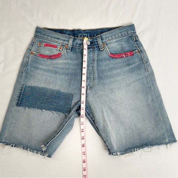 Levi's 501 Shorts Women's Size 32 Blue Denim High Rise Button Fly - Picture 2 of 10